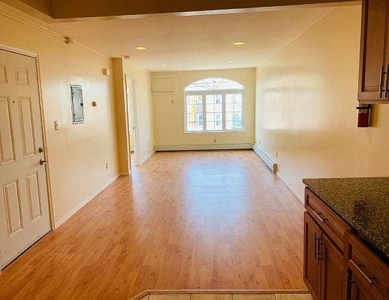 2nd image of 176-14 Jamaica Ave #3