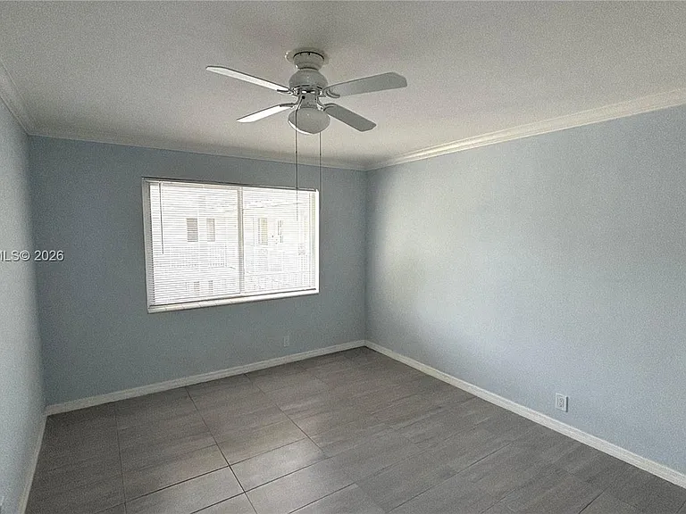 601 S 19th Ave #10 — Photo 8