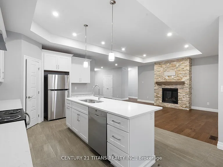 19 Tracy Dr — Photo 12