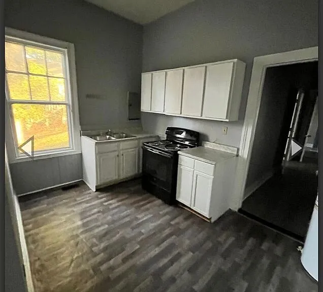 1372 Glover St — Photo 2