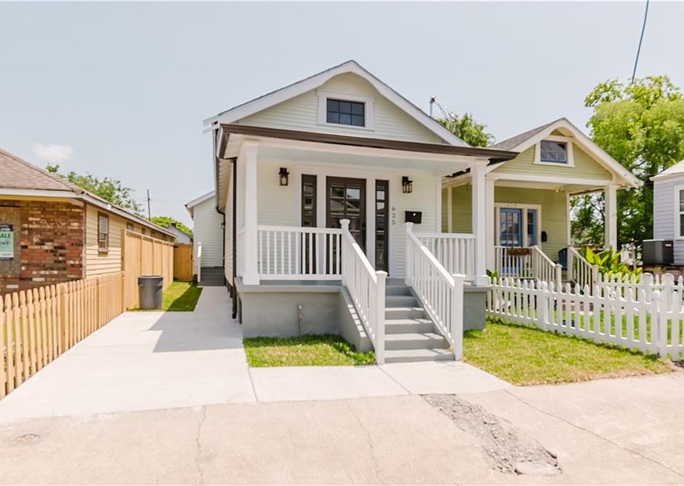 1st image of 625 Forstall St