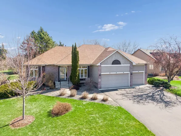 2070 Woodstone Dr, Victoria, MN 55386