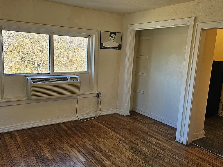 2400 Benton Blvd #203 — Photo 2