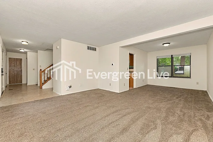 4 bed, 2.0 bath, 2268 sqft, $2,045 — Photo 3