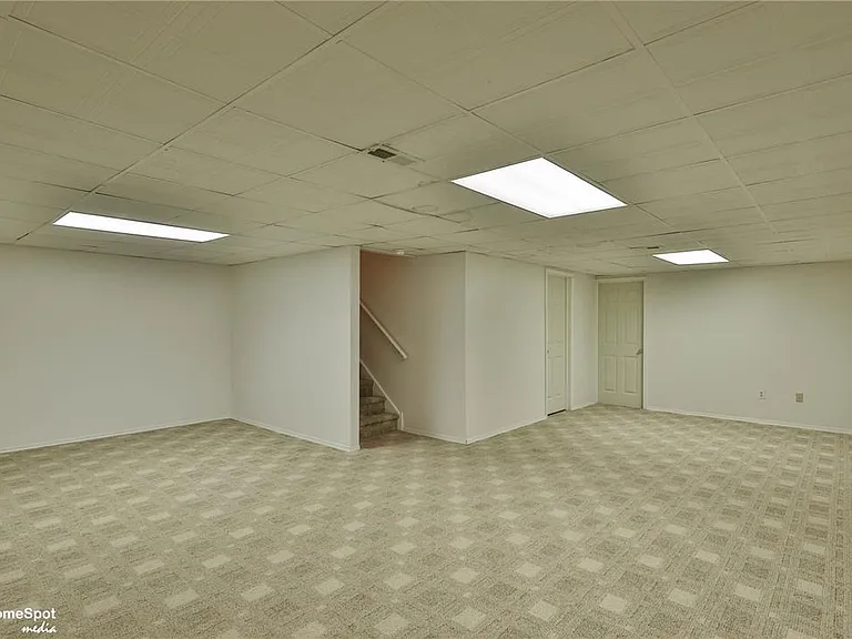 8149 Cross Creek Cir — Photo 36