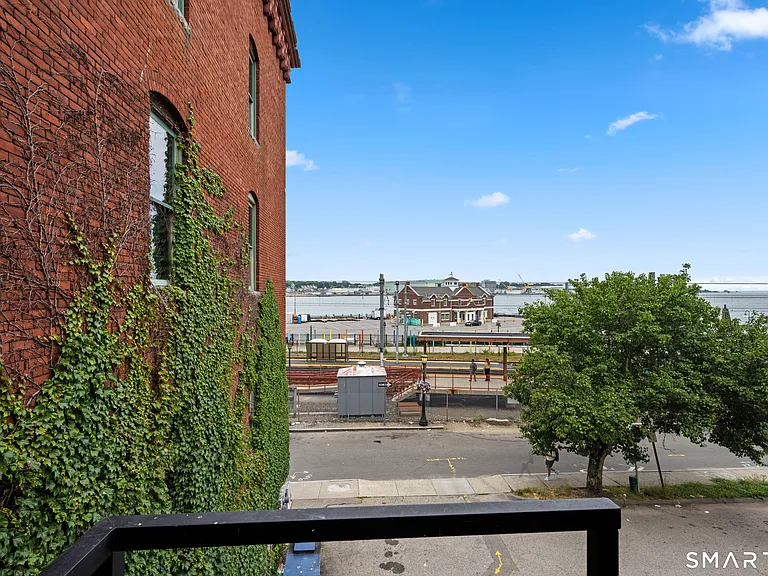 18 Bank St — Photo 14