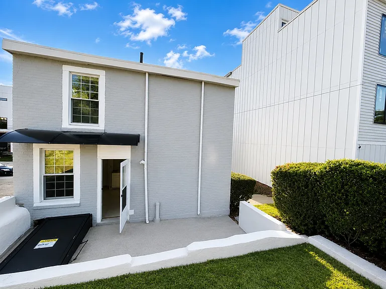 4467 Fleming St — Photo 3