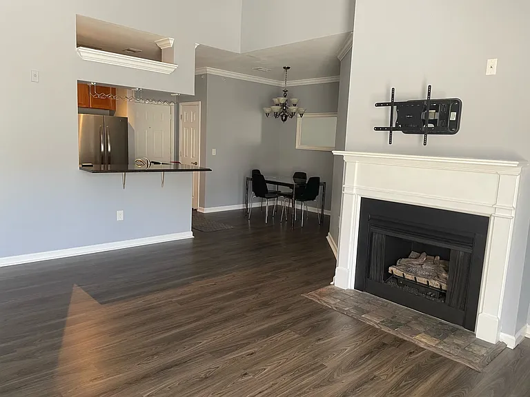 4550 Strutfield Ln — Photo 7