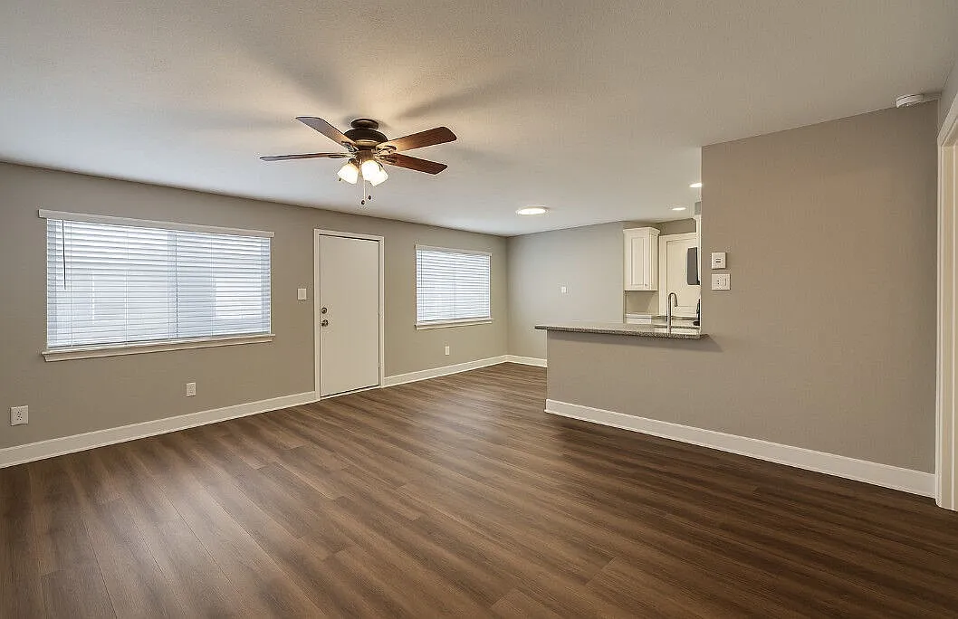 Avondale Apartments — Photo 2