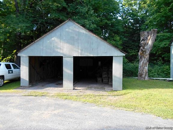 2nd image of 135 Park Ln