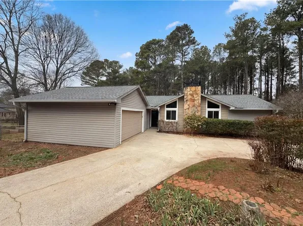 404 Pine Ridge Ct, Woodstock, GA 30188