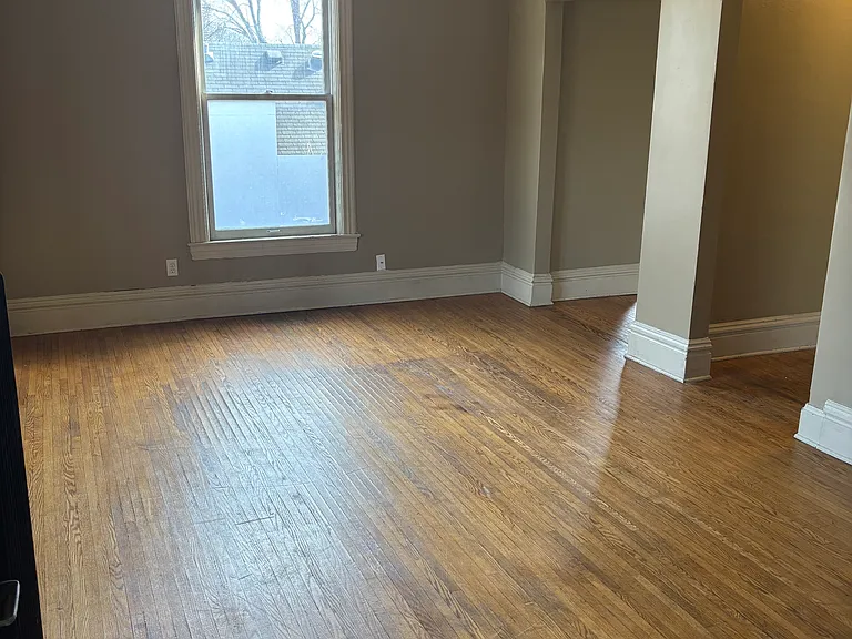164 Isabel St W #2 — Photo 2