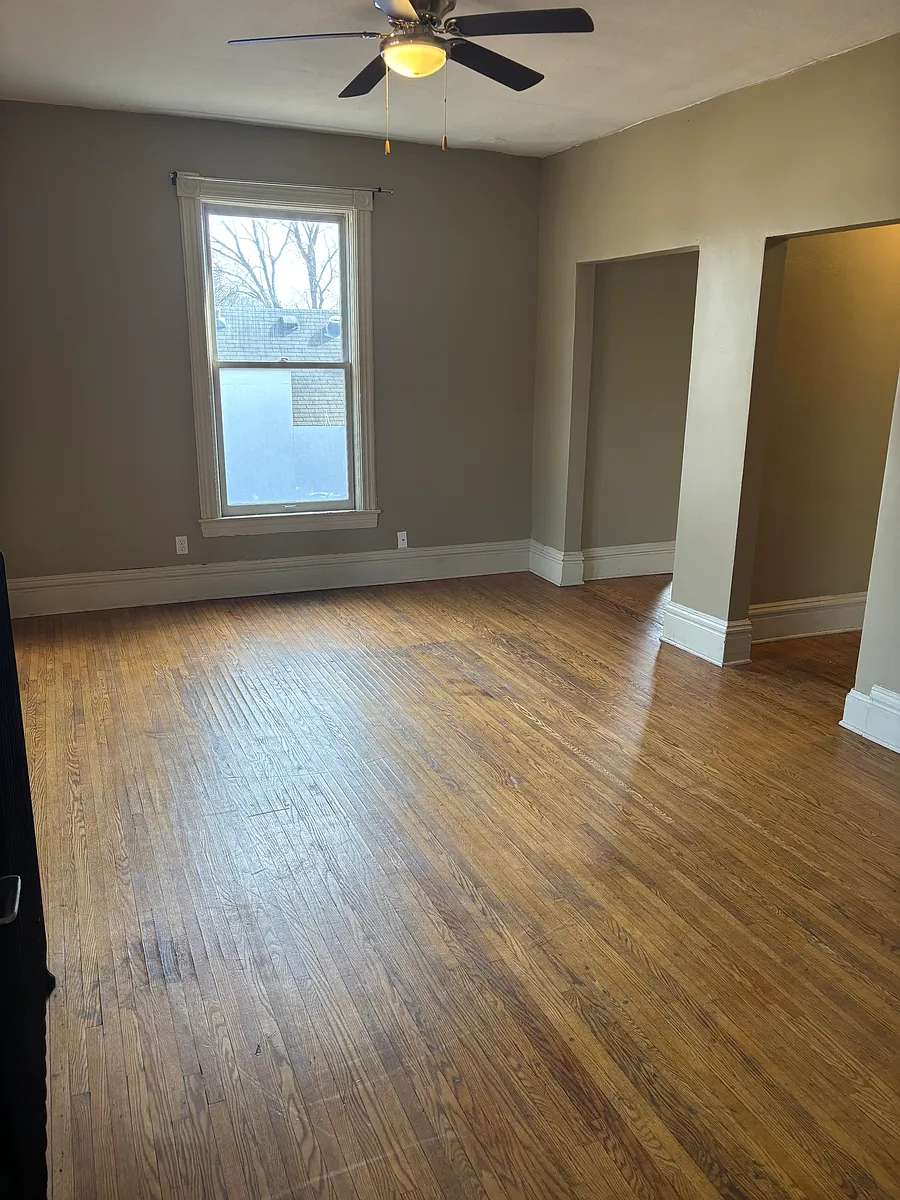 Building Photo - 164 Isabel St W #2