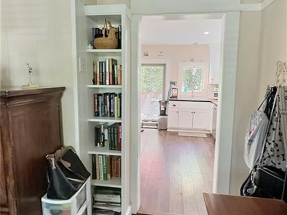 5th image of 389 Sayles Ave #1
