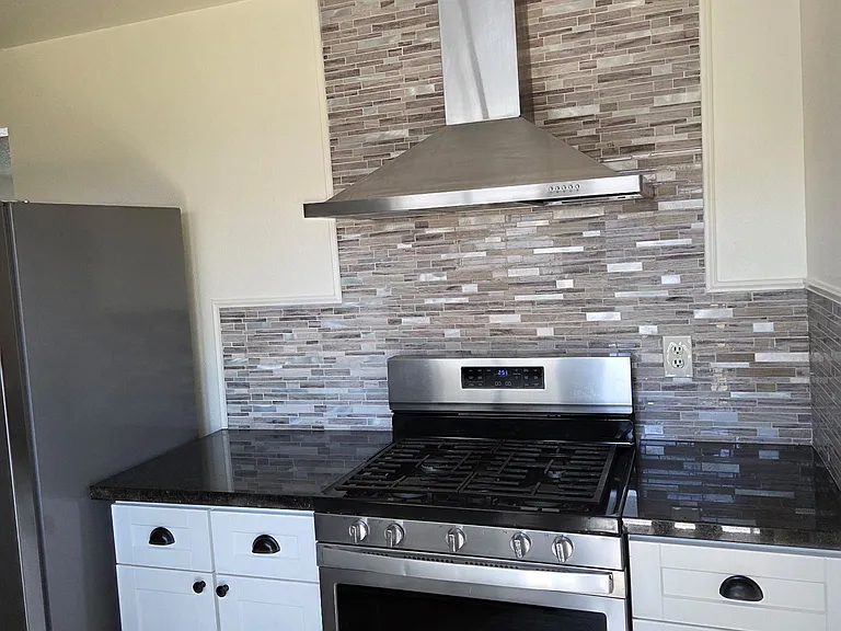 325 Jubilee Way — Photo 2