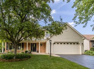 226 Foxmoor Rd, Fox River Grove, IL 60021