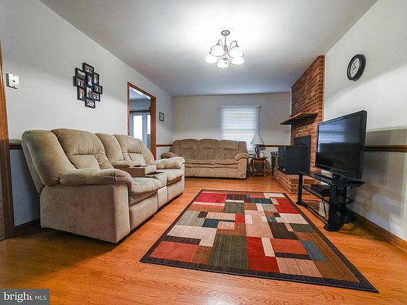 5th image of 44687 Emma Ln
