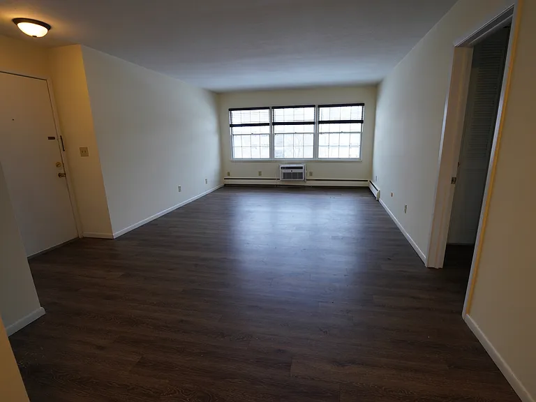 Highland Courts Apartments — Photo 3