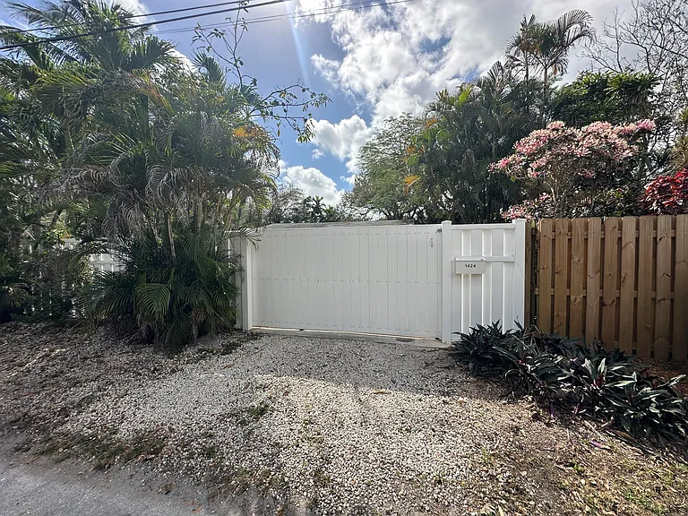 1424 SW 9th St — Photo 35