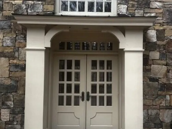 1 Wood Hill Dr, Lookout Mountain, TN 37350