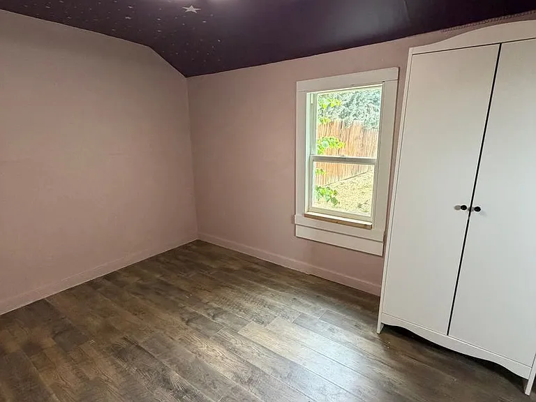 403 N Pacific St — Photo 16