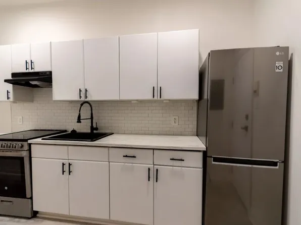 140 Stewart St #2, Ottawa, ON K1N 6J5