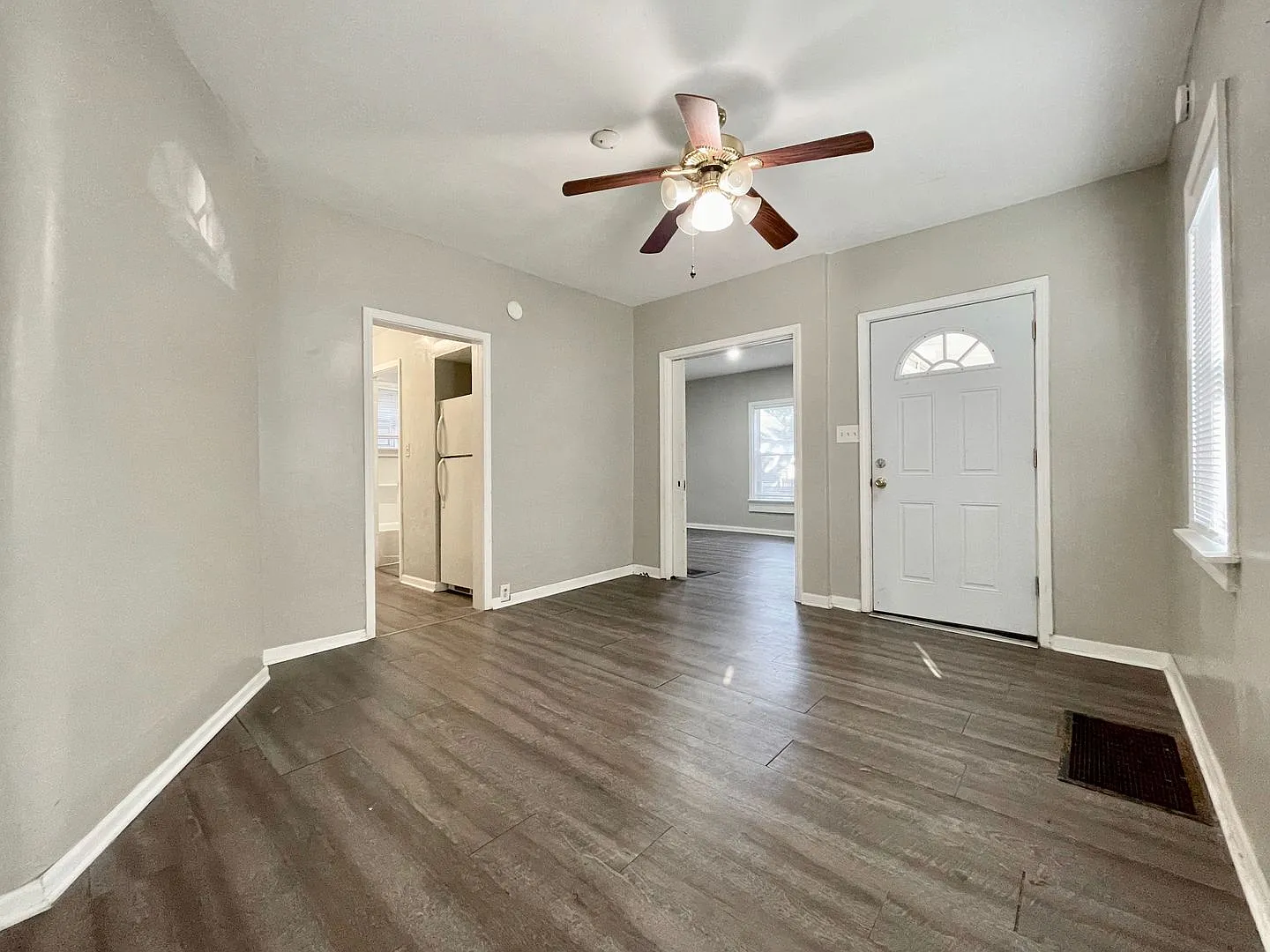615 Prospect Ave NE — Photo 4