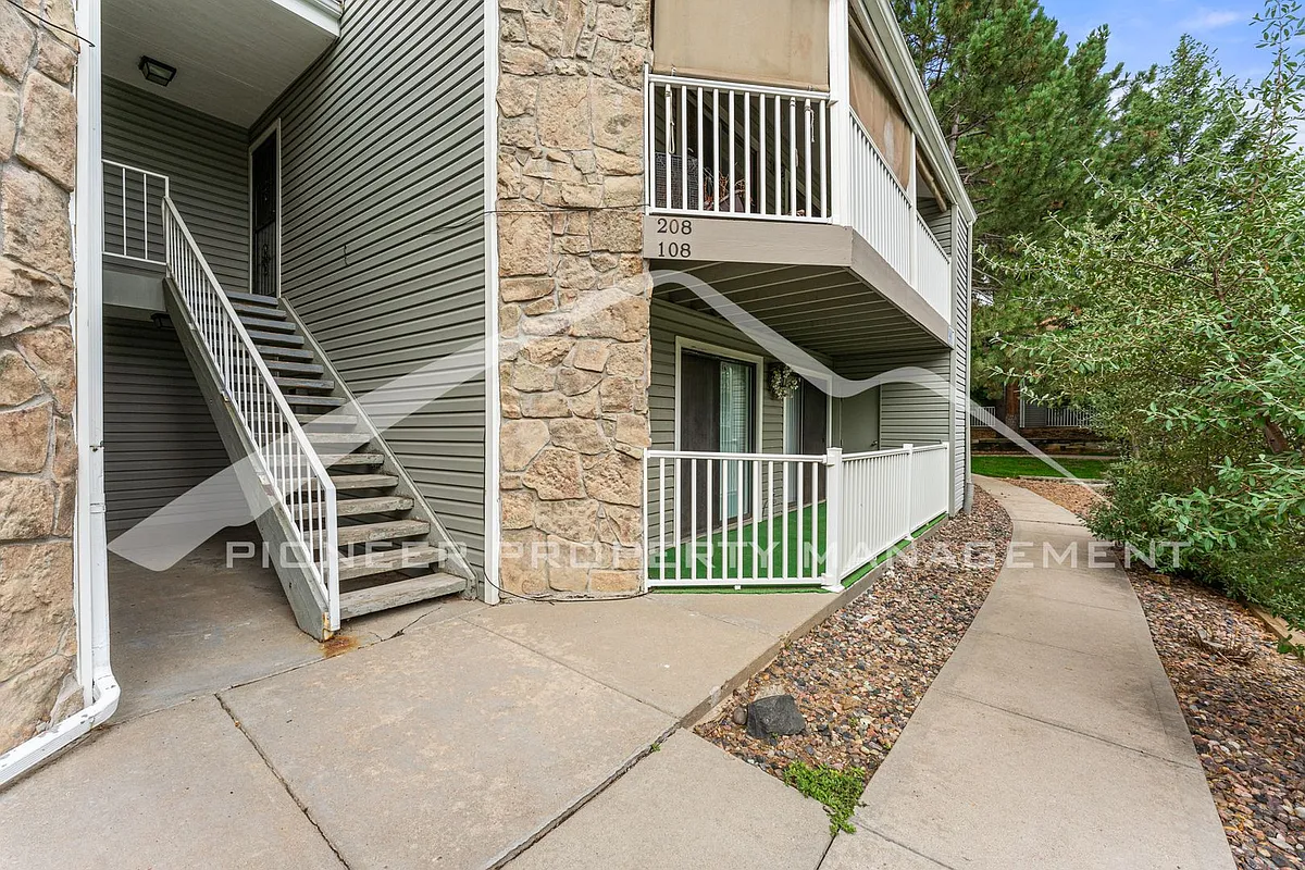 Building Photo - 907 S Yampa St #108