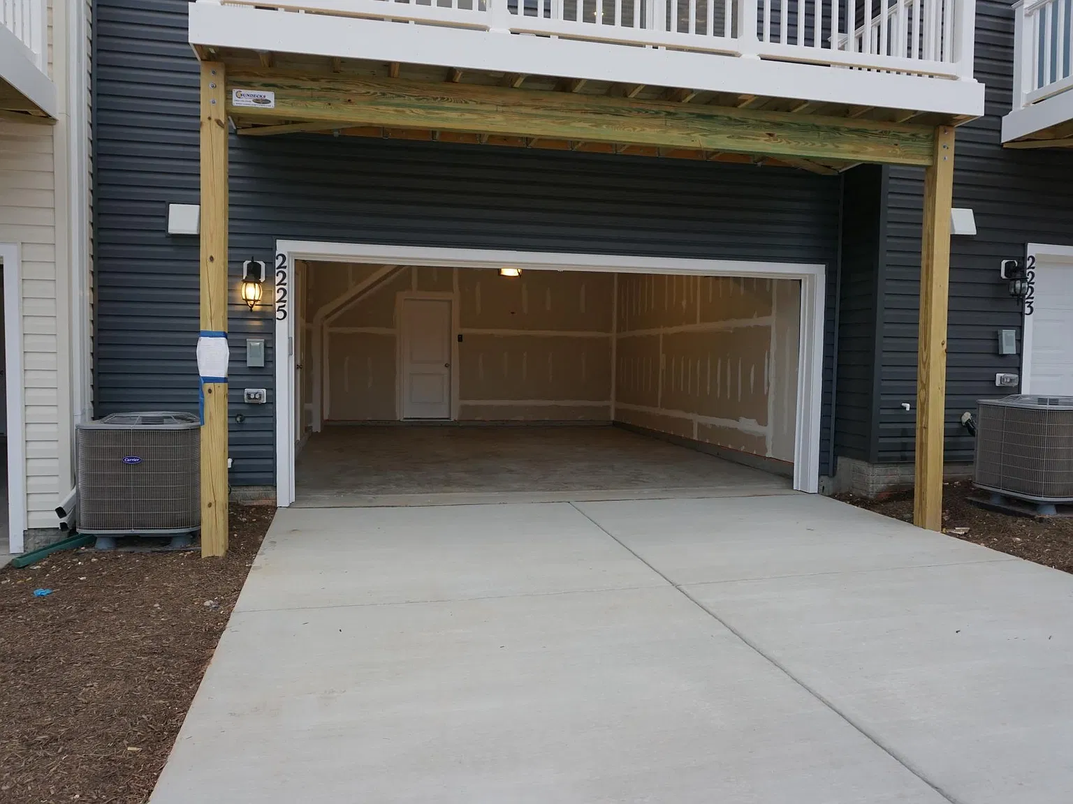 3 bed, 2.5 bath, 2135 sqft, $3,300 — Photo 2