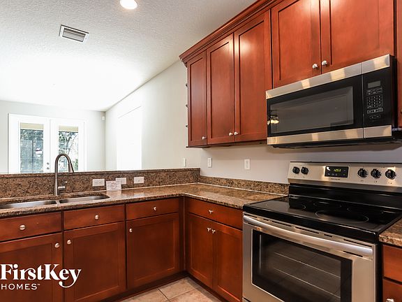 5th image of 7232 Bridgeview Dr
