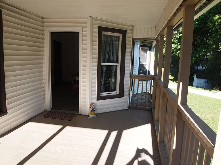 187 N West St — Photo 40