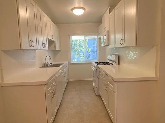 2nd image of 948 14th St #I