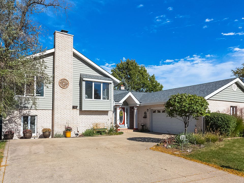 1st image of 701 Oakwood Dr