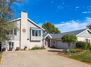 701 Oakwood Dr, Westmont, IL 60559
