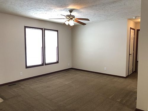 3rd image of 469 Buchanan Dr