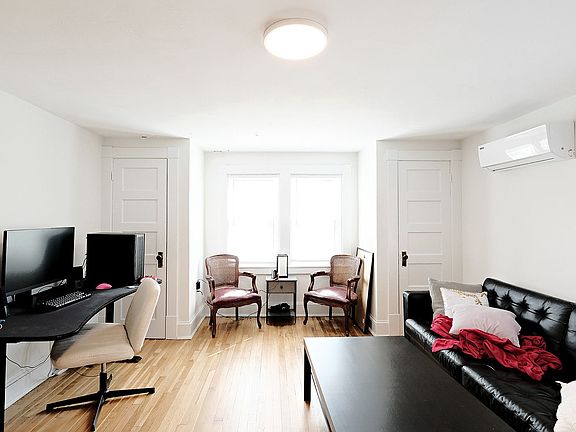 3rd image of 2309 Fontaine Ave #3