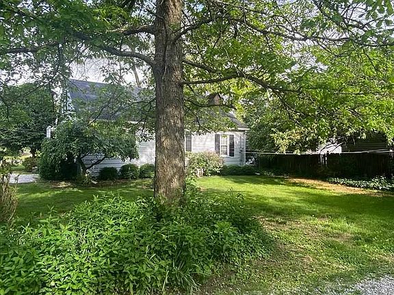 2nd image of 1628 Chester Blvd