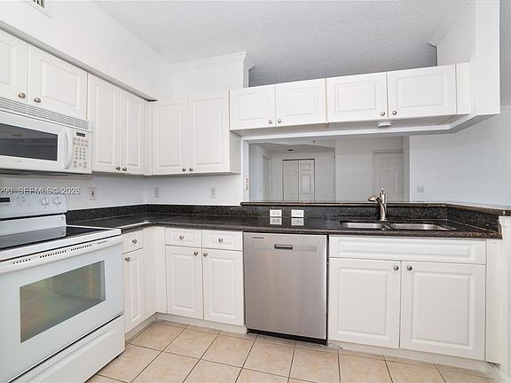 5th image of 17150 N Bay Rd APT 2911