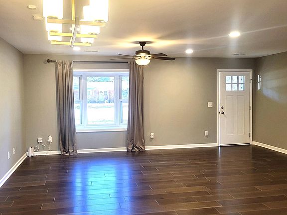 5th image of 1604 Crest Dr