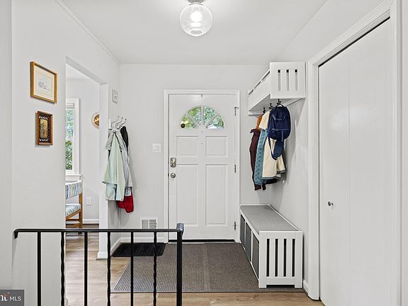 5th image of 14921 Clavel St