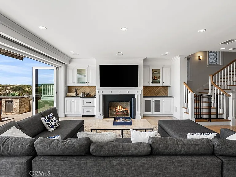 7304 W Oceanfront — Photo 8