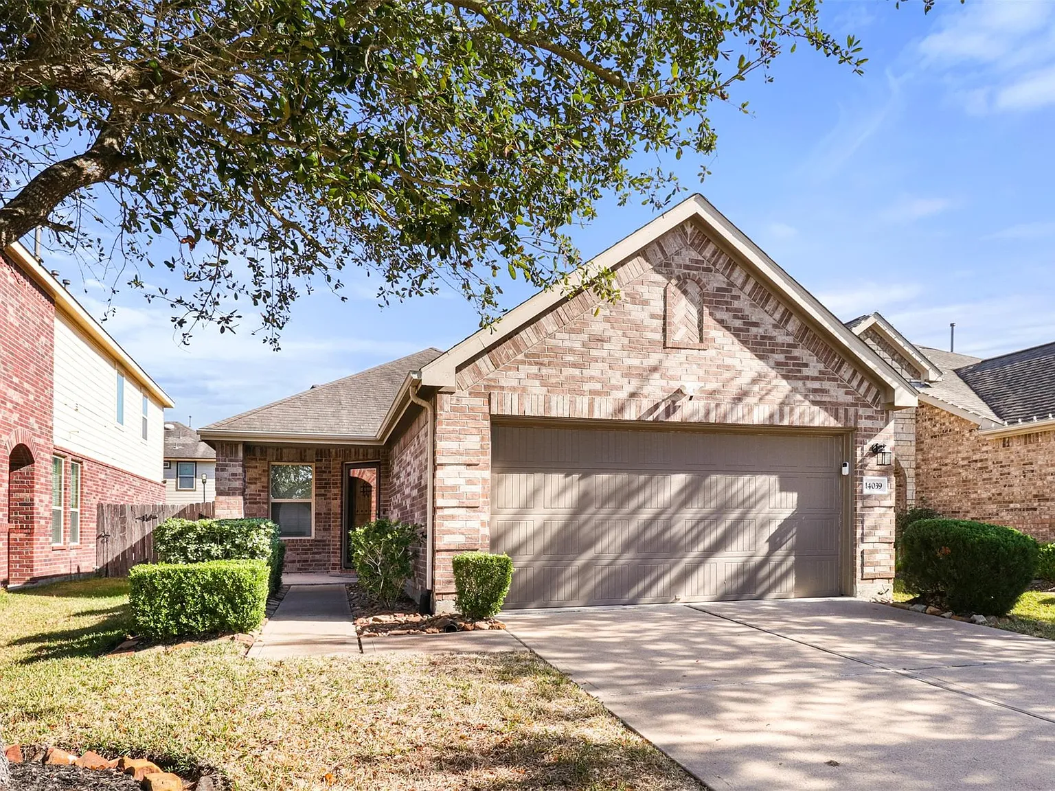 3 bed, 2.0 bath, 1466 sqft, $3,700 — Photo 2