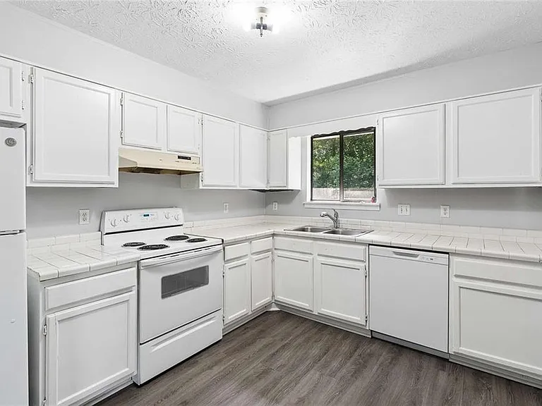 7055 Hania Dr — Photo 14