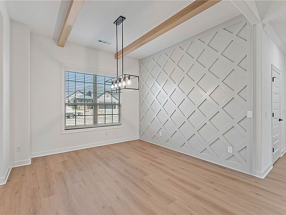 5th image of 2125 Porter St