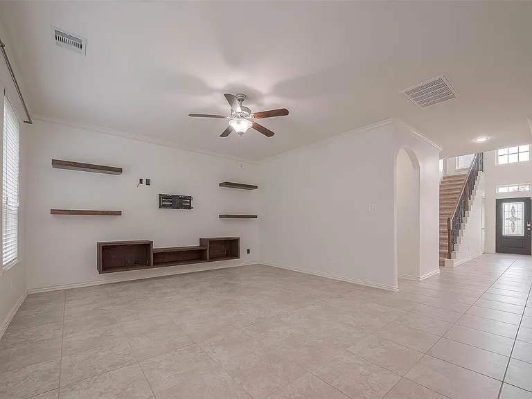 2261 Oak Circle Dr N — Photo 15