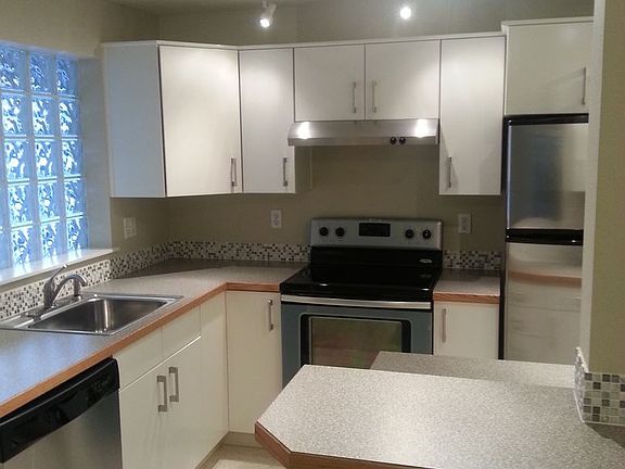 3rd image of 3219 Franklin Ave E APT 3