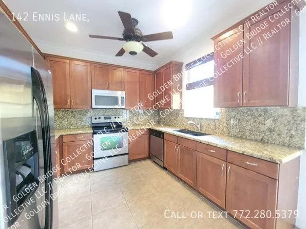 142 Ennis Ln, Jupiter, FL 33458