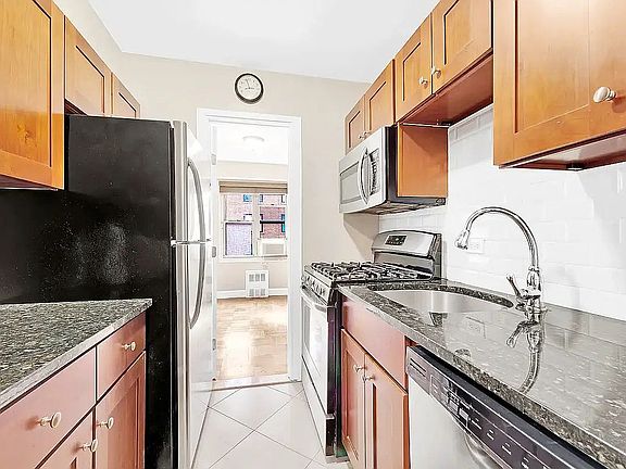 4th image of 310 Lexington Ave APT 10H