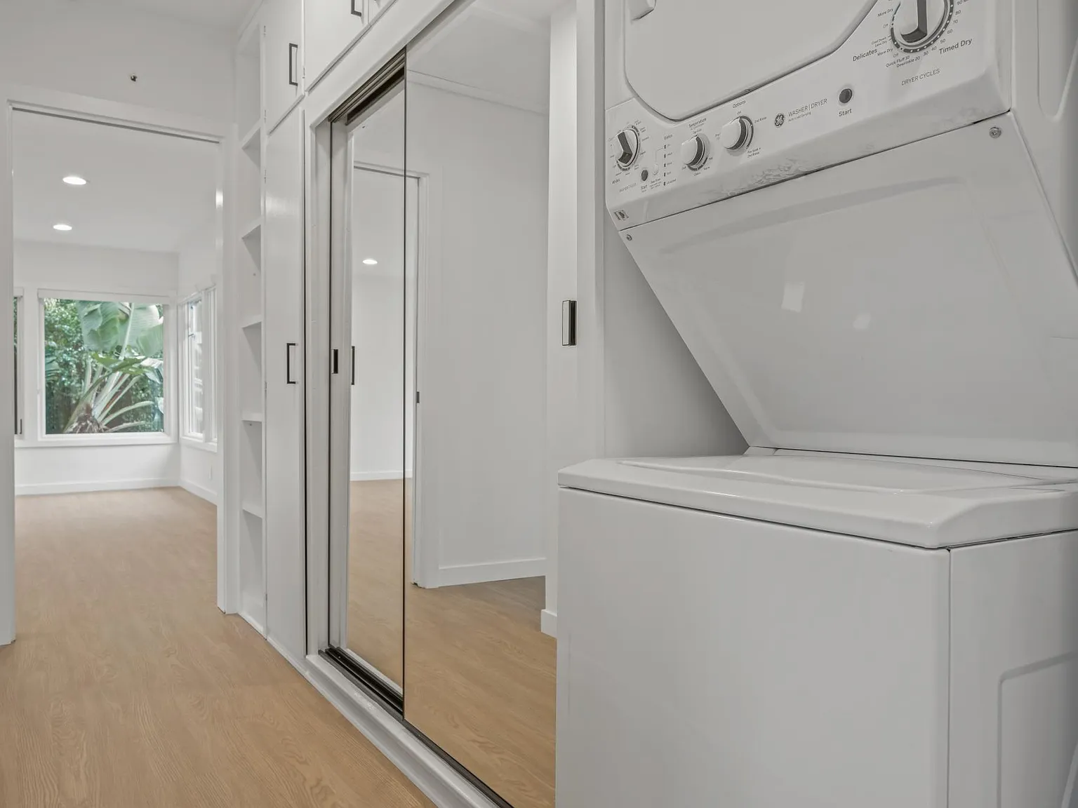 2 bed, 900 sqft, $4,095 — Photo 2