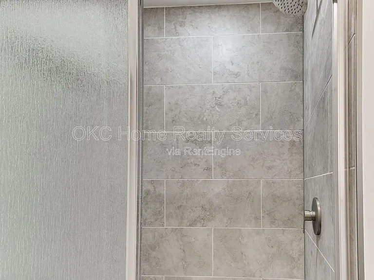 1812 W Noble Ave — Photo 89